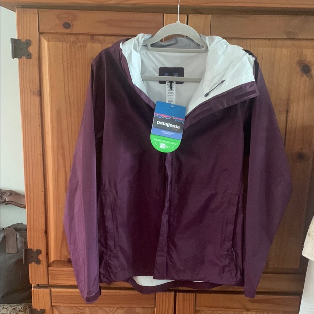 NWT Patagonia Torrentshell Deep Purple Rain Jacket - Womens Medium